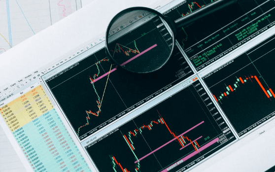 Hourglass analyzing trading stocks